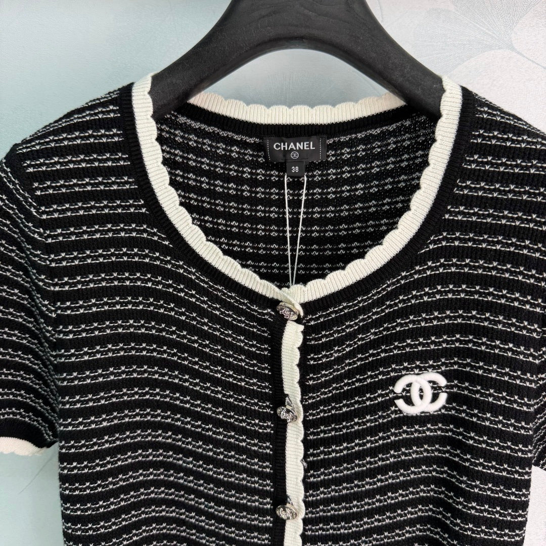 Contrast-Trim Knit Cardigan - View 2