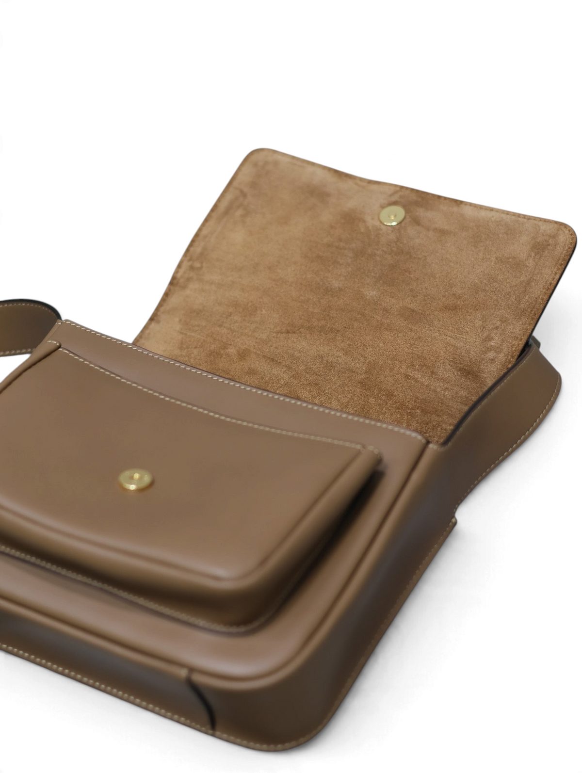 SWORD LUXURY Niki Satchel kahverengi deri çanta, açık kapaklı ve altın tonlu metal detaylı iç tasarım görünümü.