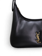 SWORD LUXURY siyah deri omuz çantası, altın renkli YSL monogram detaylı ve zarif baget silüetli tasarım.