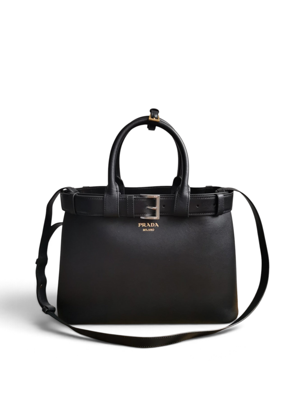SWORD LUXURY siyah deri Prada orta boy tote çanta, gümüş renkli toka detaylı ve ayarlanabilir omuz askılı tasarım.