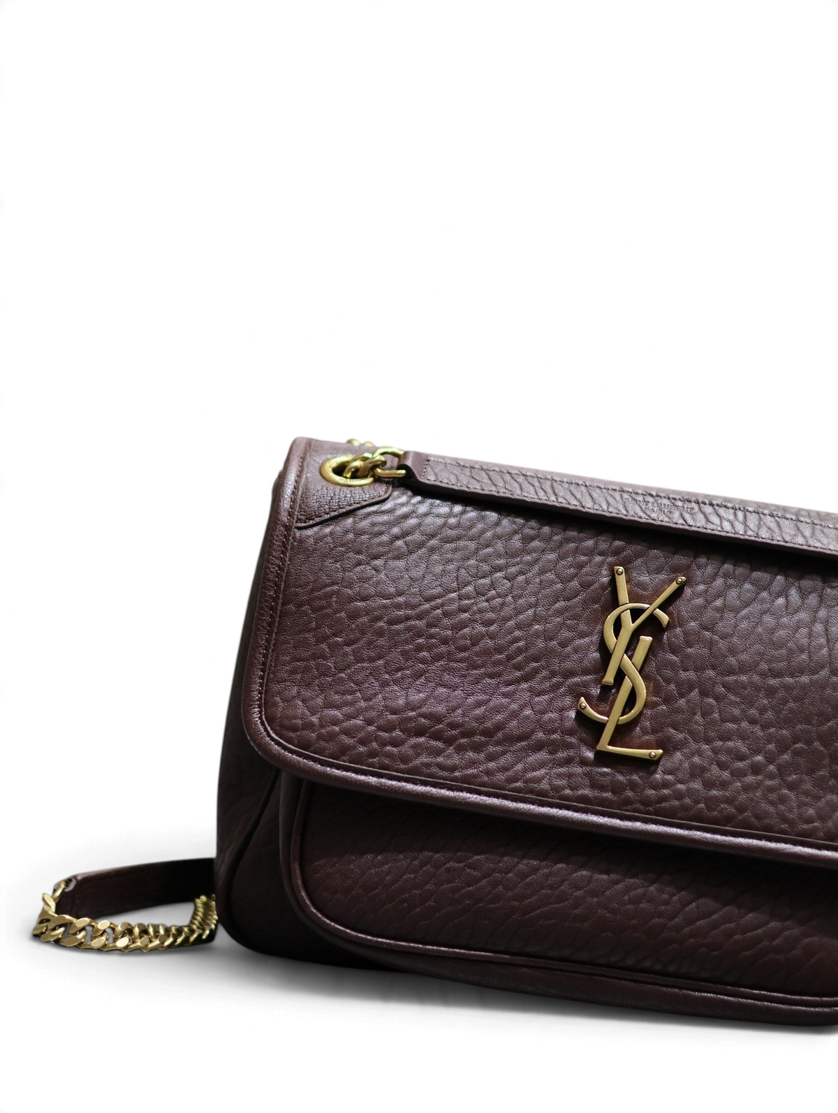 SWORD LUXURY Niki orta boy gri damarlı deri omuz çantası, altın tonlu YSL logolu ve zincir askılı şık tasarım.
