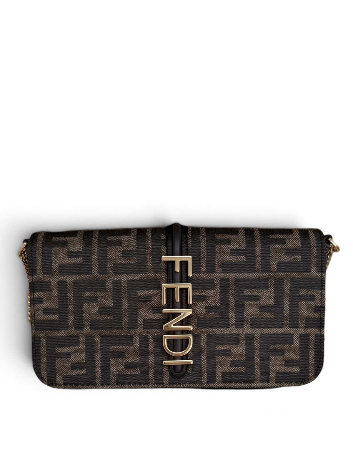 SWORD LUXURY Fendi Graphic Chain Wallet, FF kanvas ve deri detaylı, altın tonlu zincir askılı, kutusunda sunuluyor.