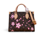 SWORD LUXURY Louis Vuitton x Takashi Murakami OnTheGo PM çanta, kahverengi monogram kanvas ve pembe kiraz çiçeği desenli.