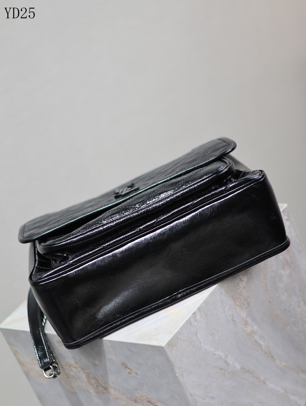 Niki Medium Leather Shoulder Bag