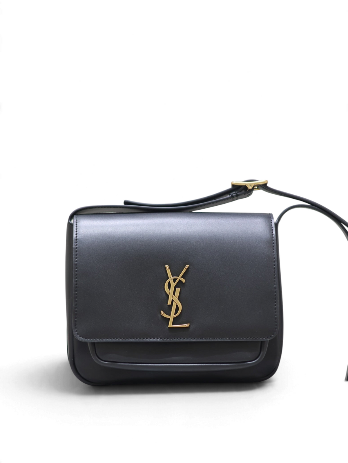 SWORD LUXURY siyah deri Niki satchel çanta, altın tonlu ikonik logo detayı ve ayarlanabilir omuz askısı ile.