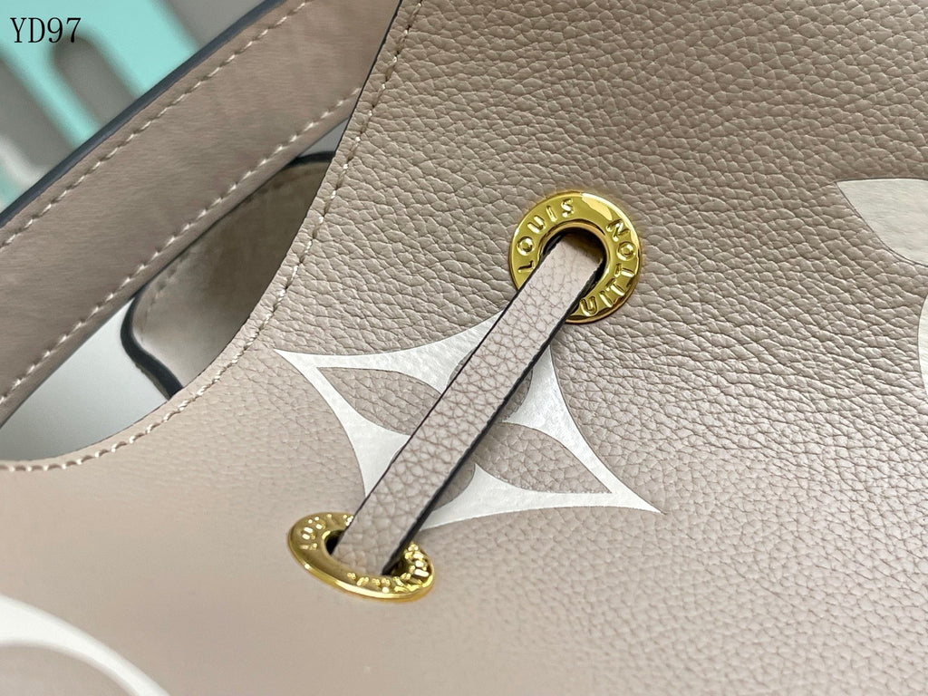 NeoNoé Bucket Bag