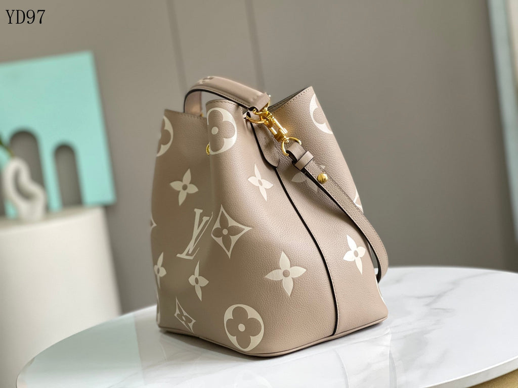 NeoNoé Bucket Bag