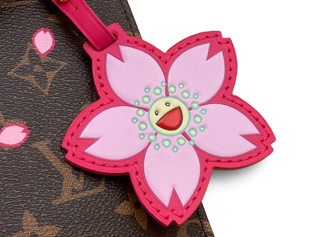 SWORD LUXURY Louis Vuitton x Takashi Murakami OnTheGo PM çanta üzerinde pembe deri kiraz çiçeği figürlü çanta süsü