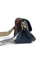 SWORD LUXURY Louis Vuitton Diane çanta, lacivert Monogram Empreinte deri, altın tonlu donanım ve işlemeli askı.