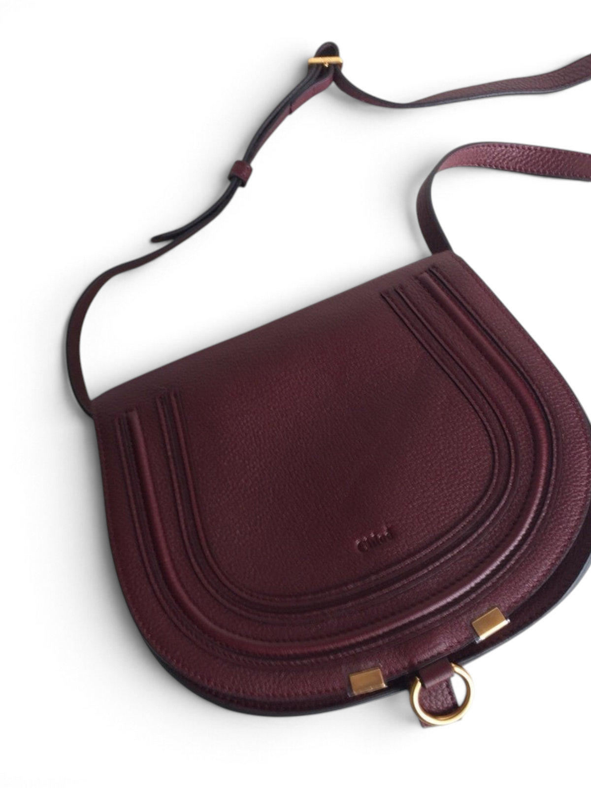 SWORD LUXURY Chloé Marcie bordo renkli, dokulu deri, altın detaylı ve ayarlanabilir askılı şık omuz çantası.