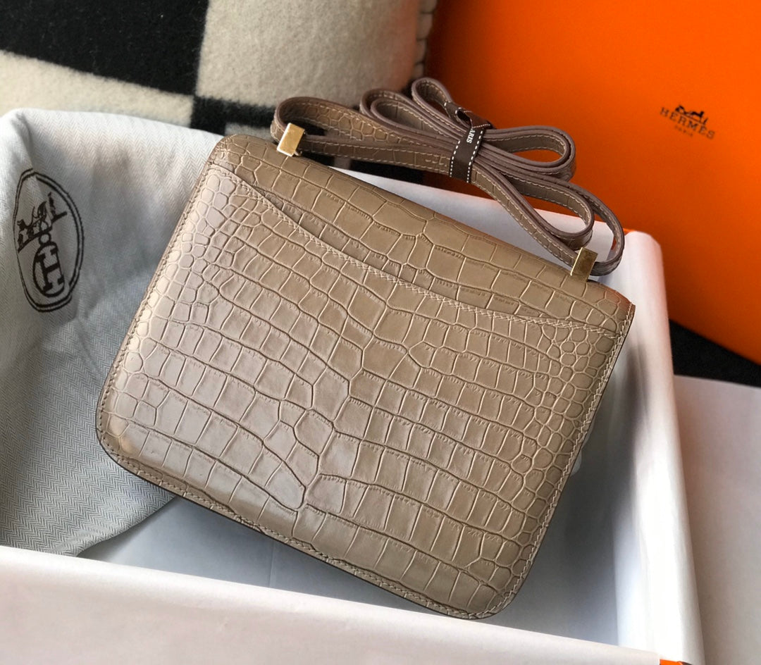 Constance 23 Shoulder Bag – Pigeon Grey