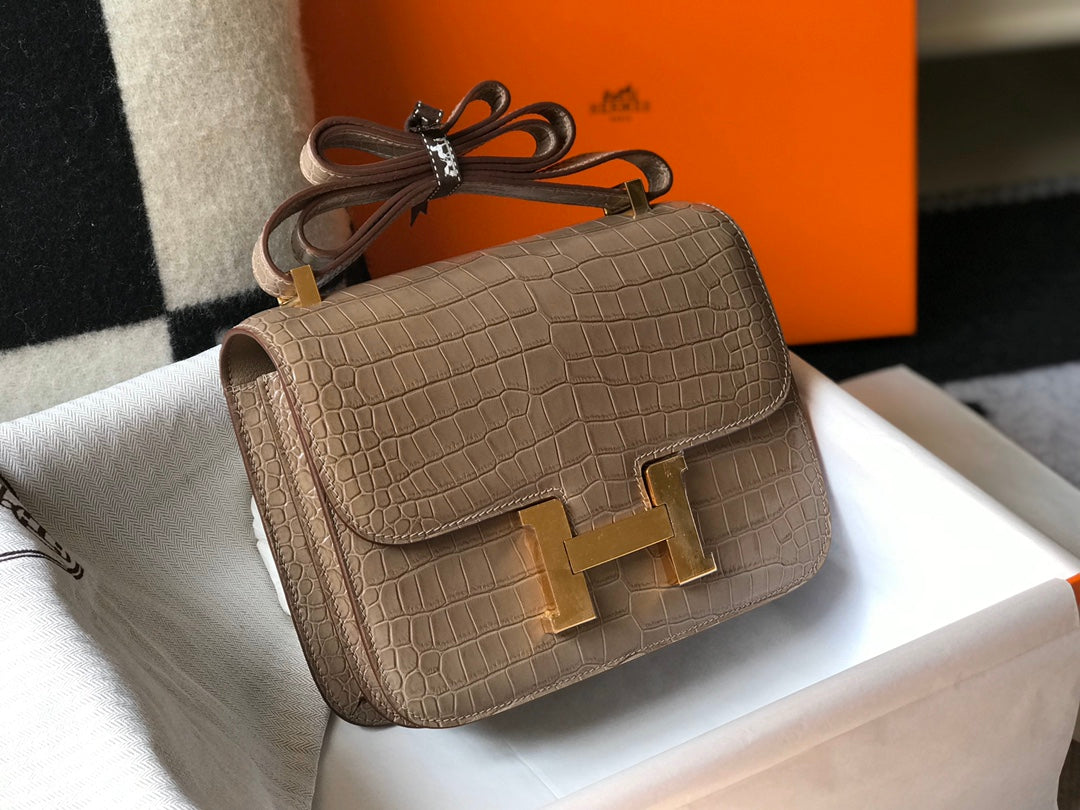 Constance 23 Shoulder Bag – Pigeon Grey