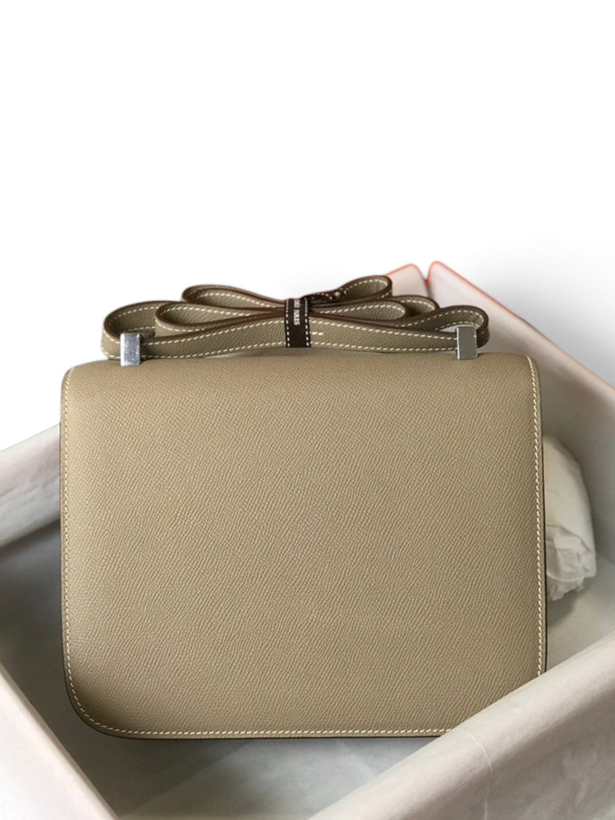 SWORD LUXURY Gris Tourterelle Epsom deri Hermès Constance 18 çanta, gümüş paladyum donanımlı ve kutusunda.