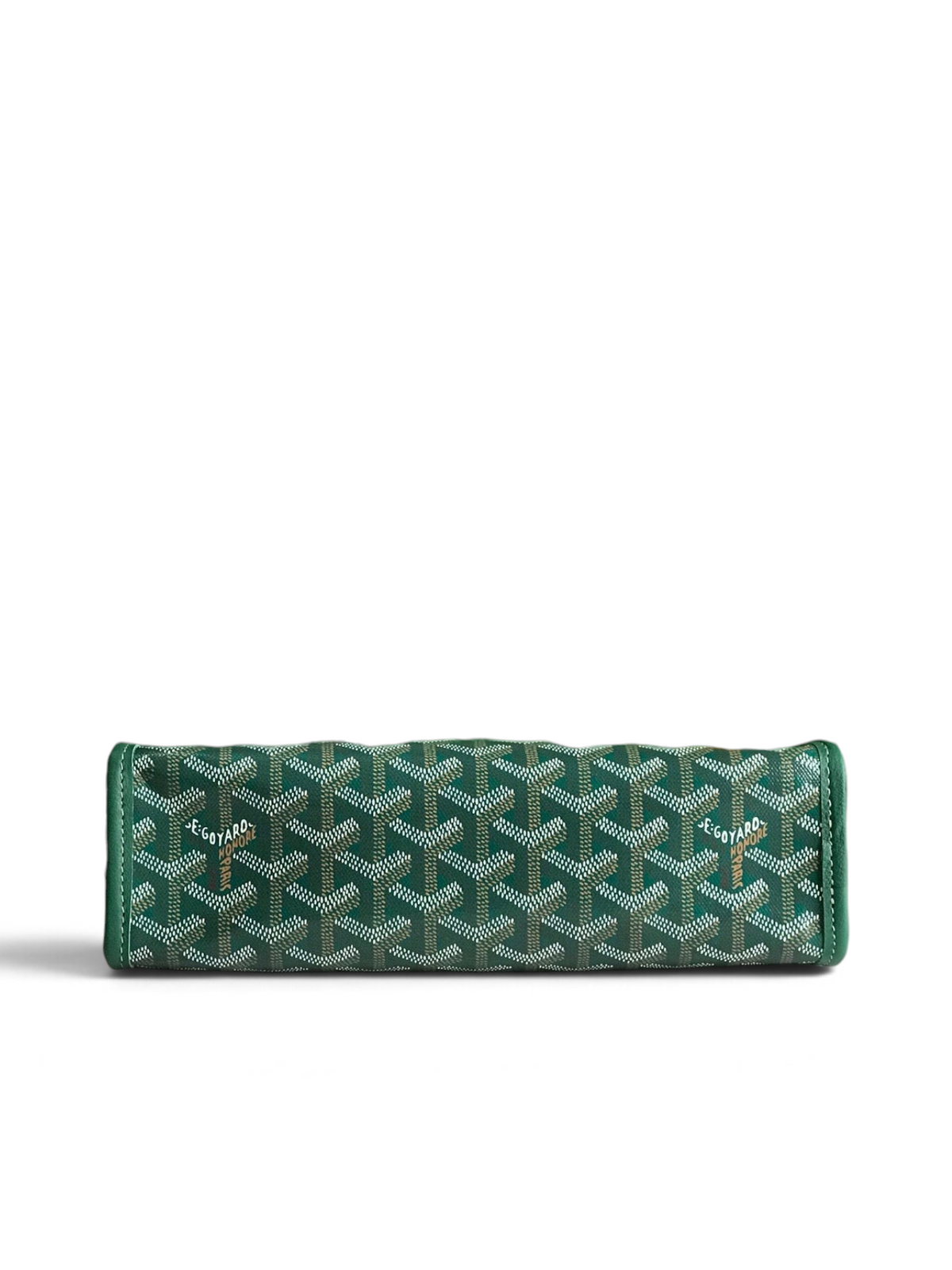 SWORD LUXURY Jouvence toiletry bag in green Goyardine canvas with leather trim, displayed in front of brand gift boxes.