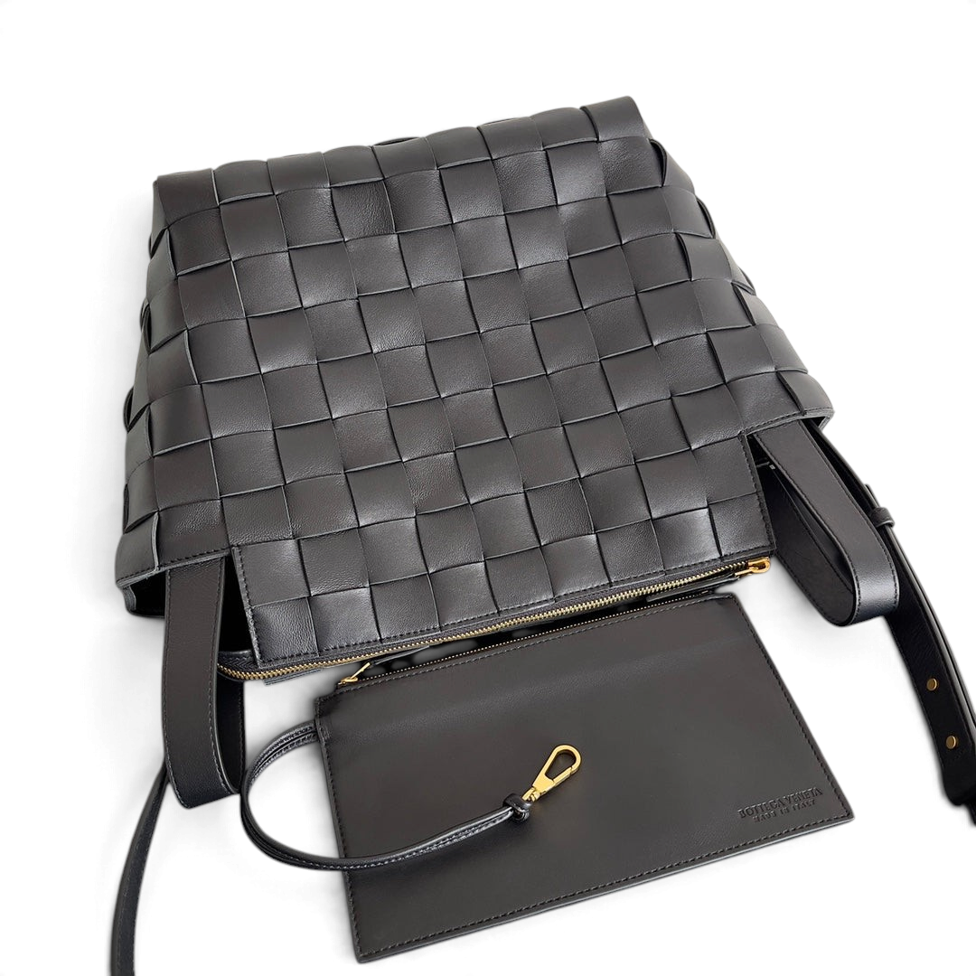 SWORD LUXURY Bottega Veneta siyah deri Intrecciato örgülü Cassette bowling çantası ve iç cüzdanı