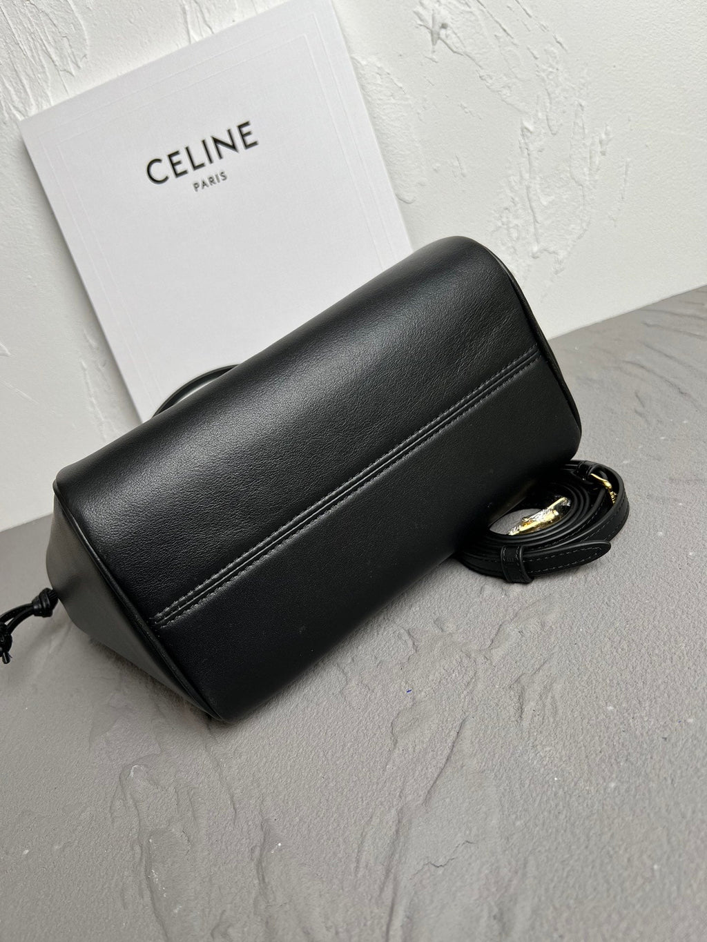 Mini Cuir Cabas Leather Drawstring Bag