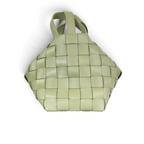 SWORD LUXURY Bottega Veneta Small Cassette Bowling Bag, açık yeşil renkli, ikonik Intrecciato örgülü deri çanta.