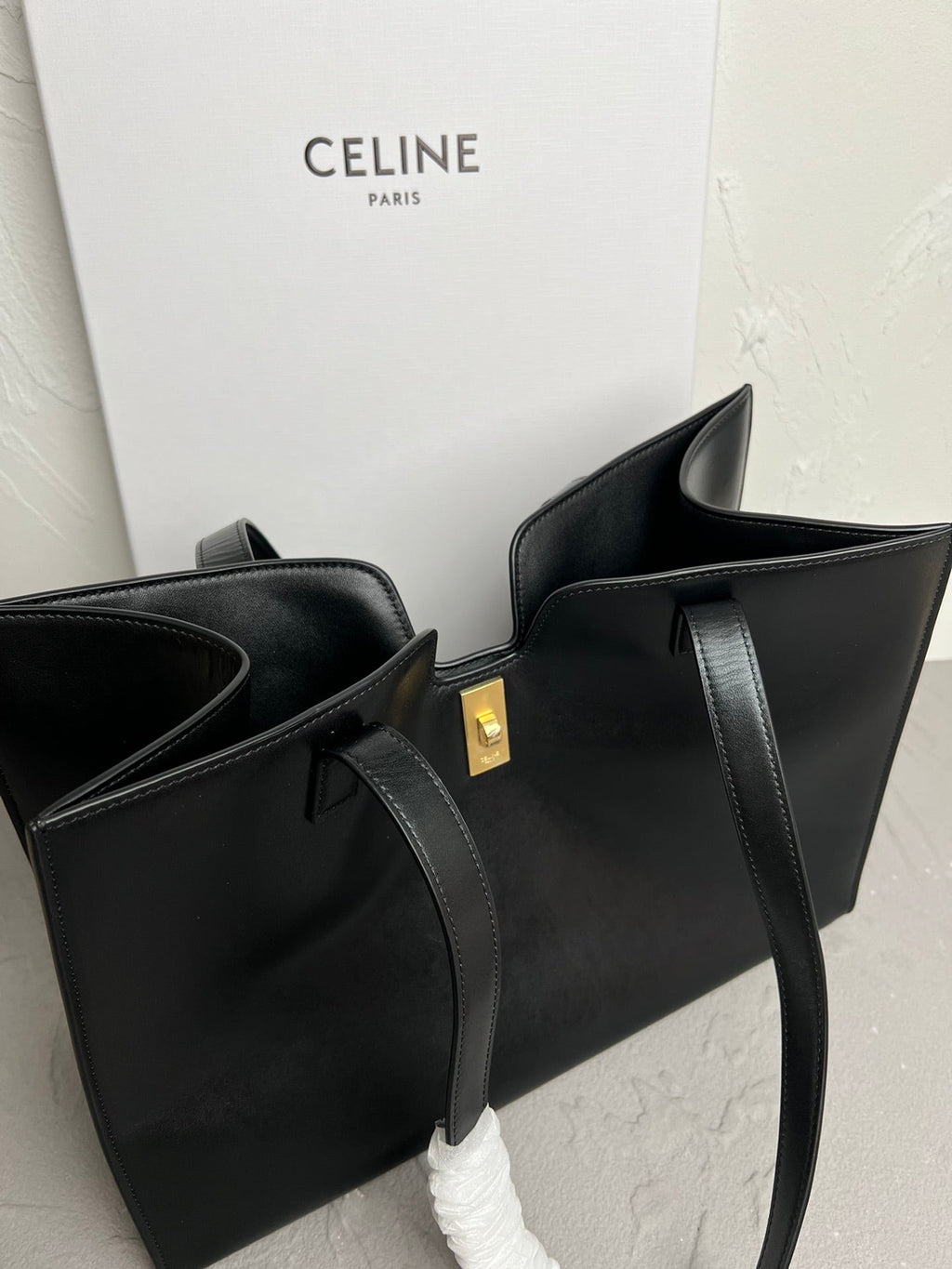 Cabas 16 Structured Cowhide Leather Tote Bag