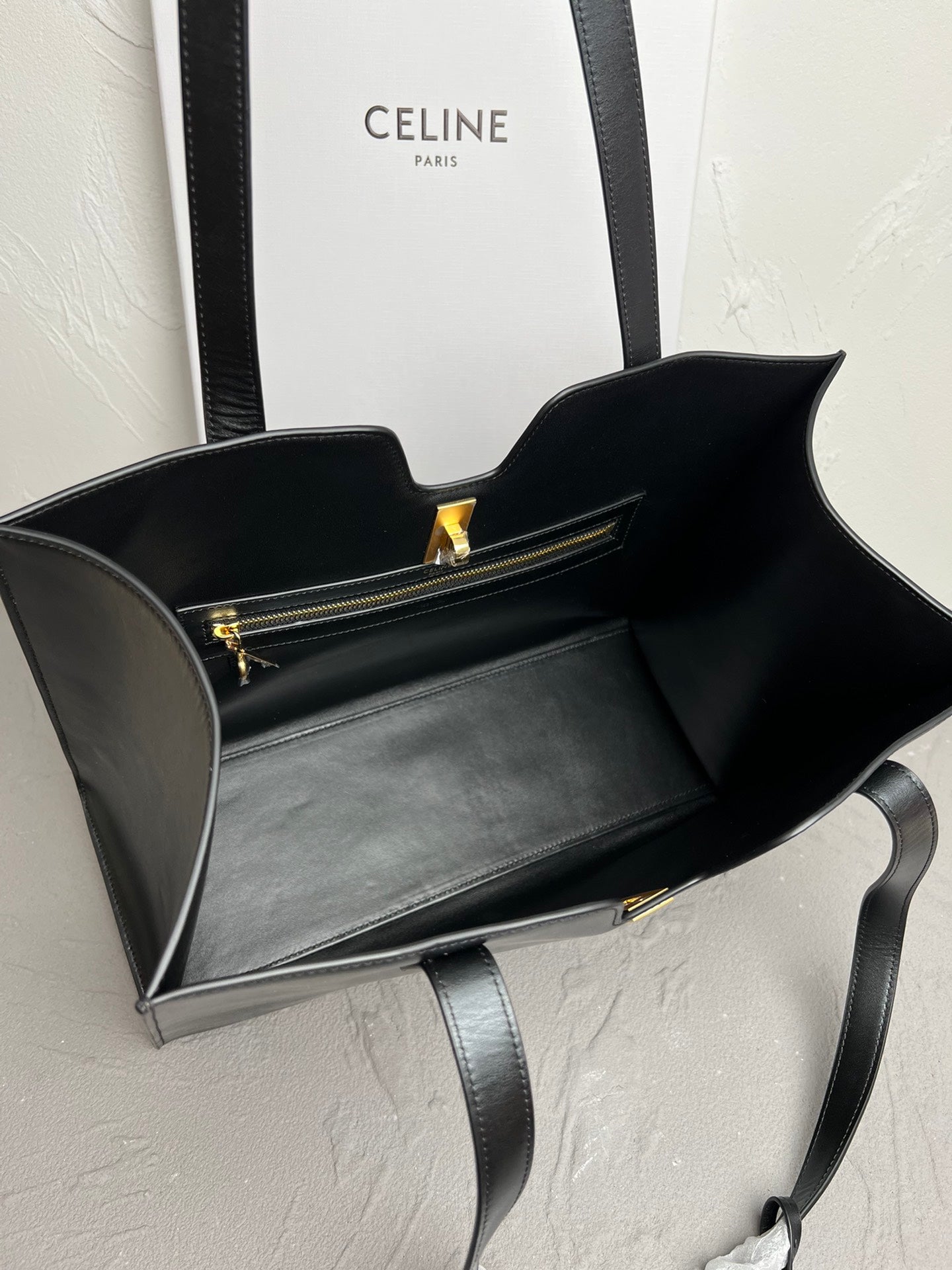Cabas 16 Structured Cowhide Leather Tote Bag