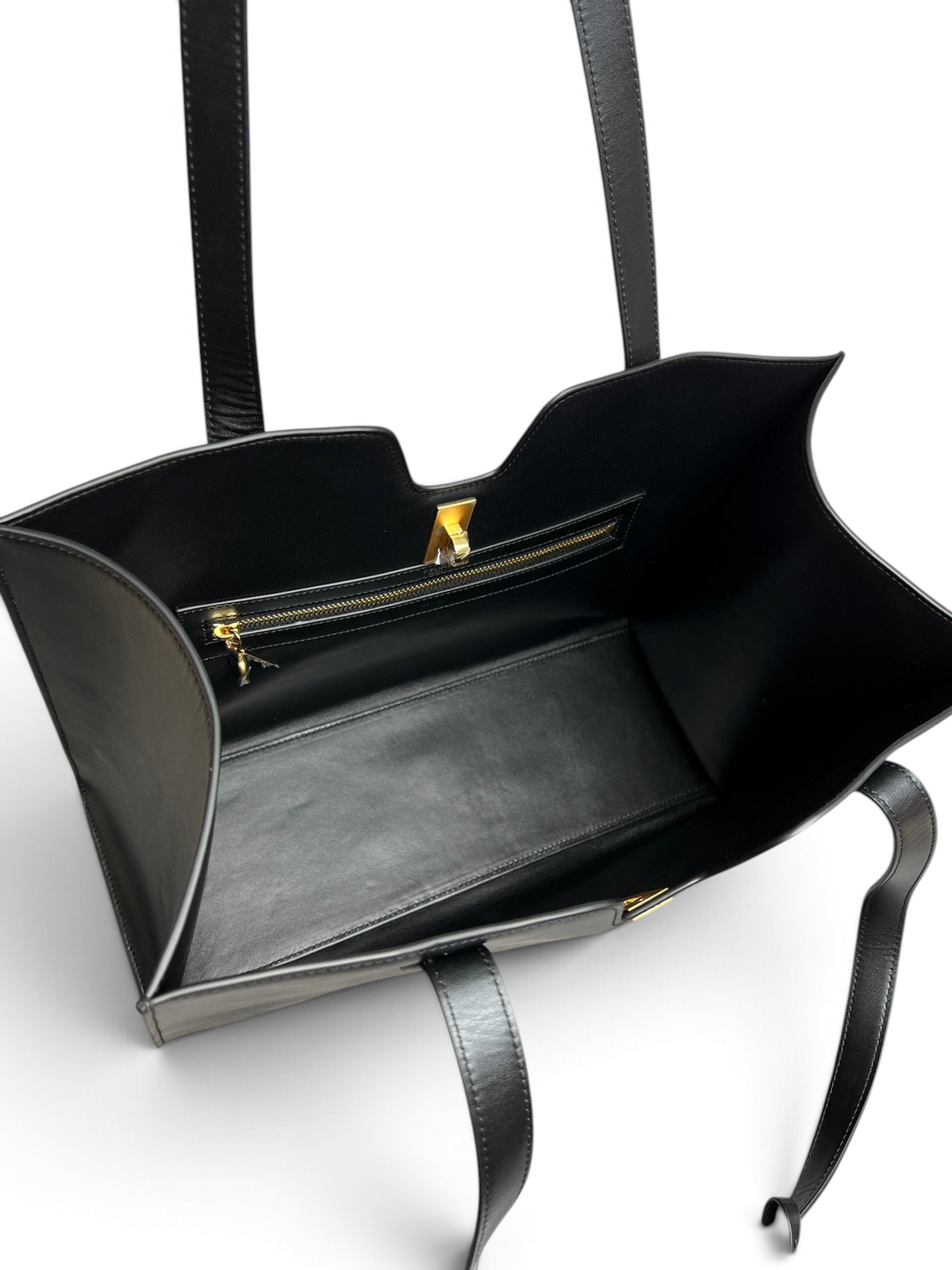 SWORD LUXURY Cabas 16 siyah deri tote çanta, iç fermuarlı bölmesi ve altın rengi kilit detayı ile üstten görünüm.
