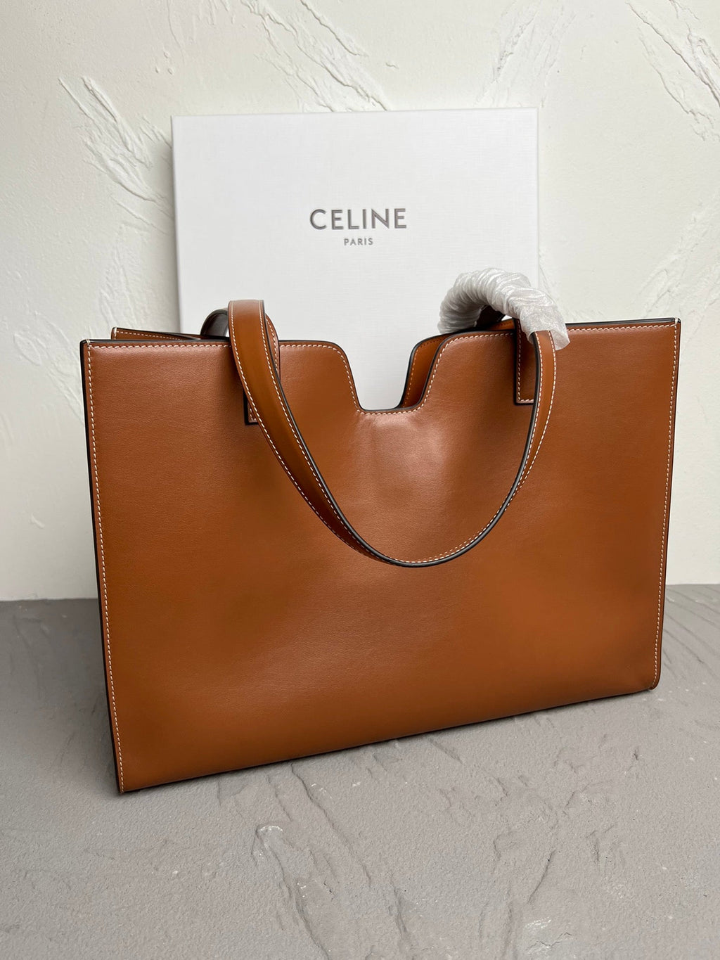 Cabas 16 Structured Cowhide Leather Tote Bag