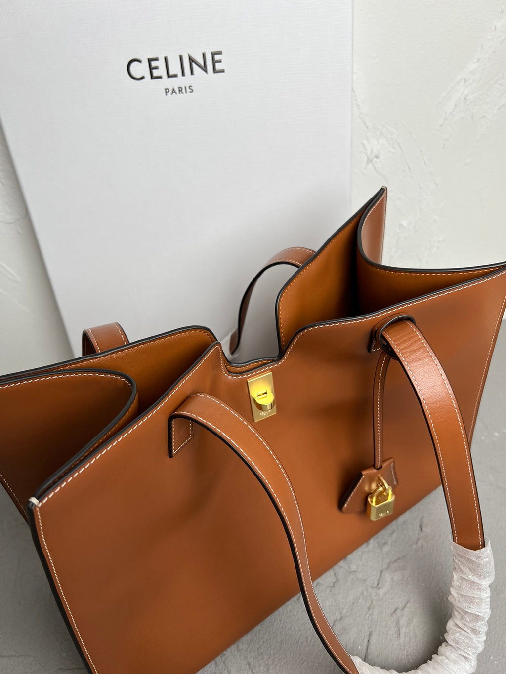Cabas 16 Structured Cowhide Leather Tote Bag