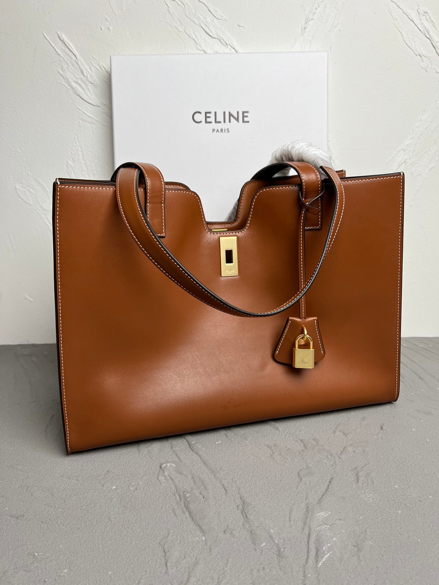 Cabas 16 Structured Cowhide Leather Tote Bag