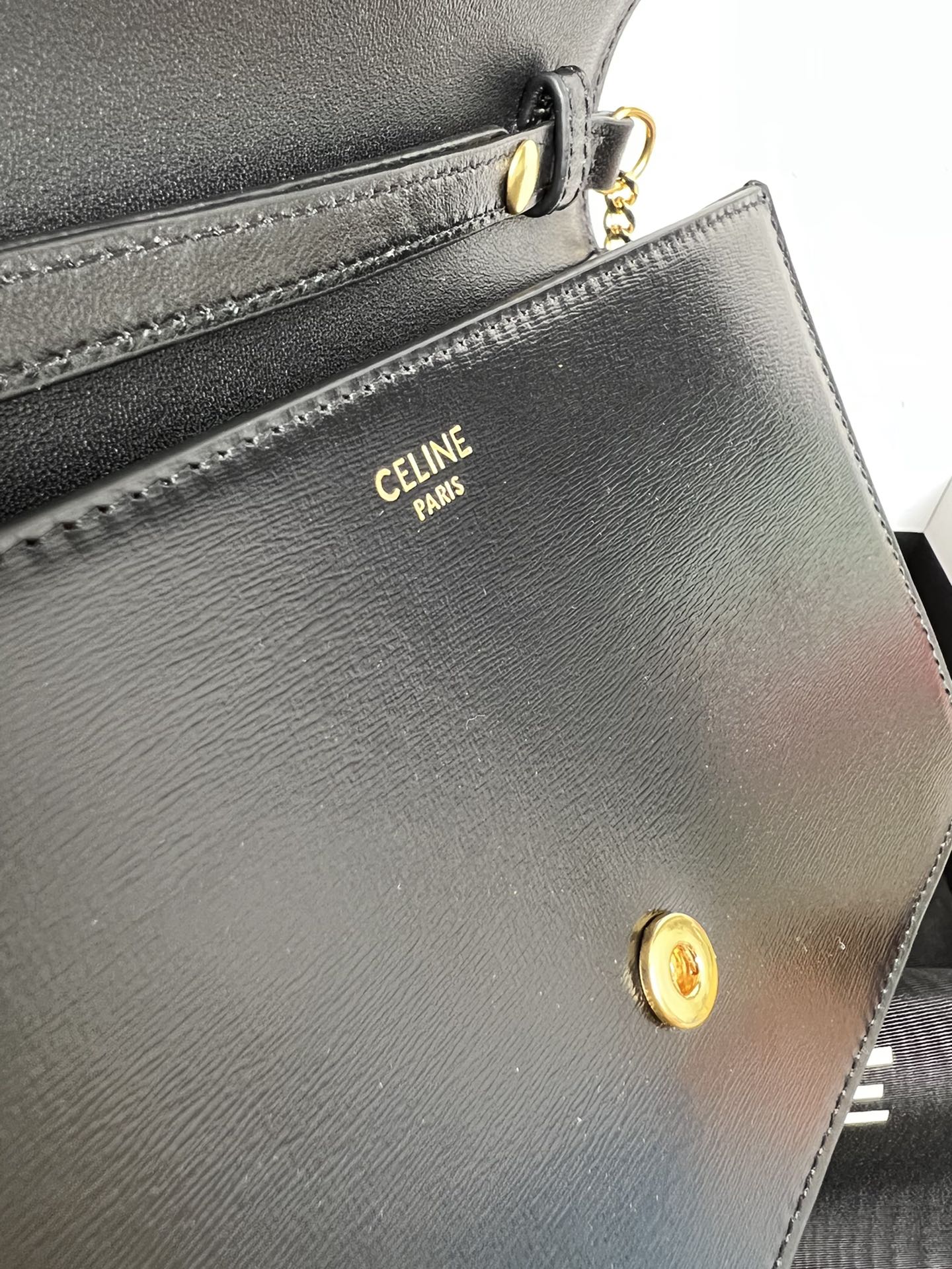 Triomphe Glossy Cowhide Leather Chain Wallet