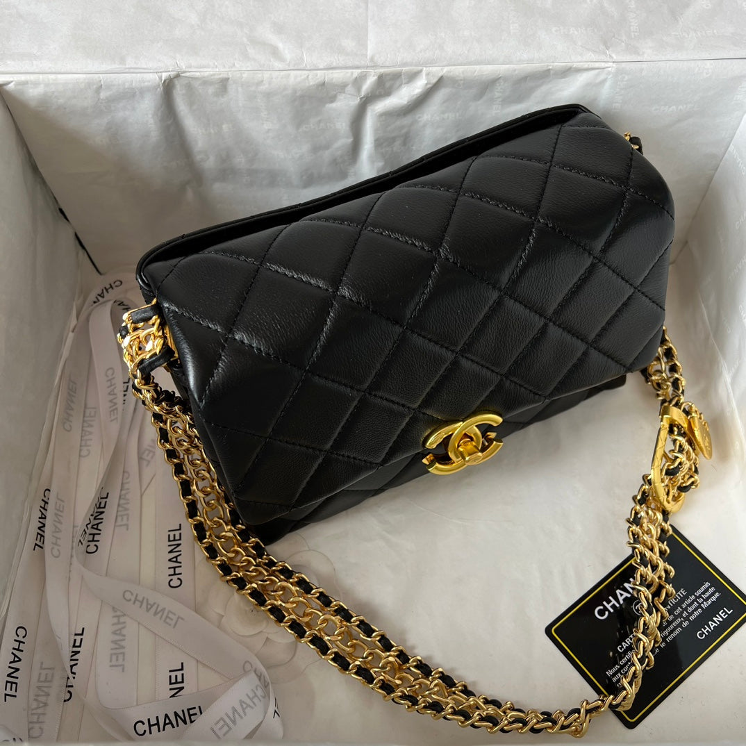 23 Quilted Chain Underarm Bag