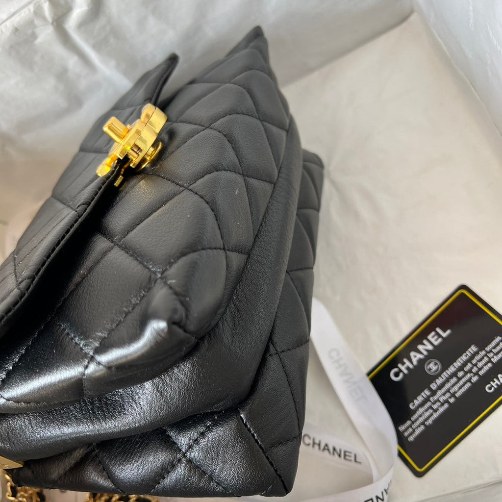 23 Quilted Chain Underarm Bag