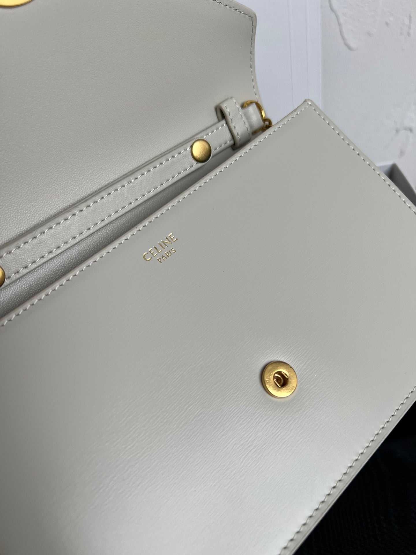 Triomphe Glossy Cowhide Leather Chain Wallet