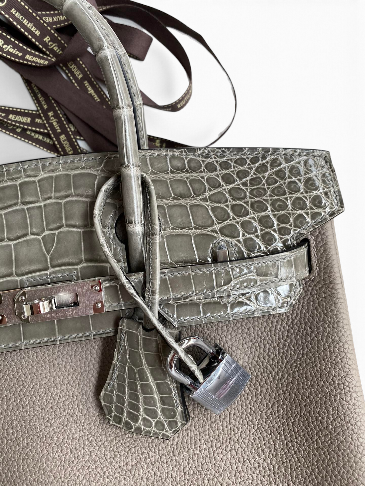 SWORD LUXURY Etain gri Togo deri ve parlak timsah derisi detaylı Hermès Birkin çanta, paladyum kilit ve aksesuarlar.