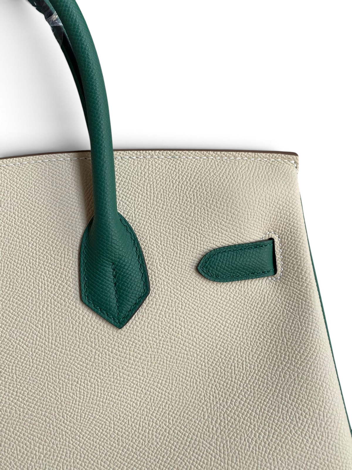 SWORD LUXURY marka, fildişi ve yeşil renkli, dokulu Epsom deri Hermès Birkin 30 çanta detayı.
