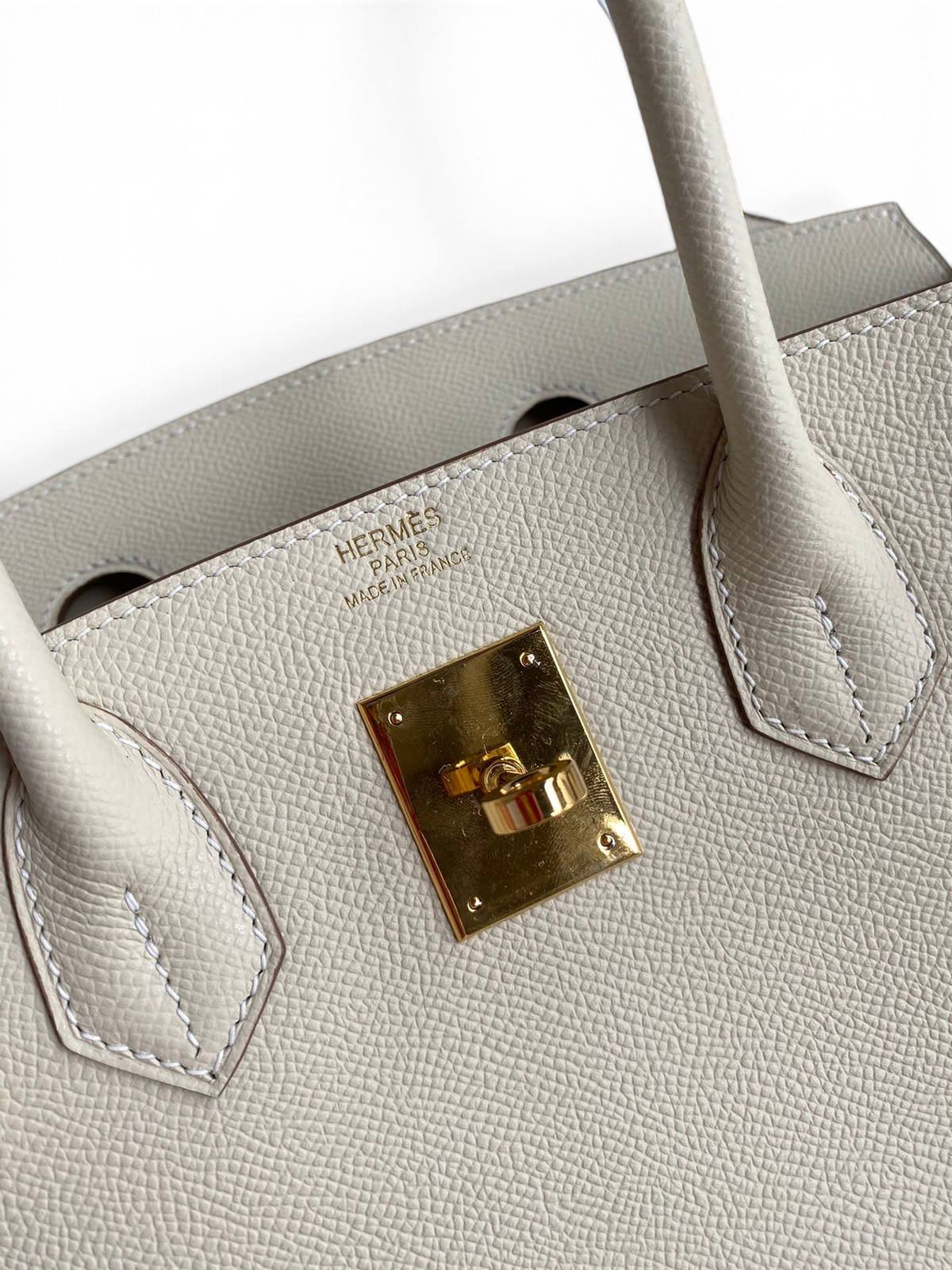 SWORD LUXURY beyaz Epsom deri Hermès Birkin 30 çanta, altın rengi donanım ve ikonik kilit detayı ile.