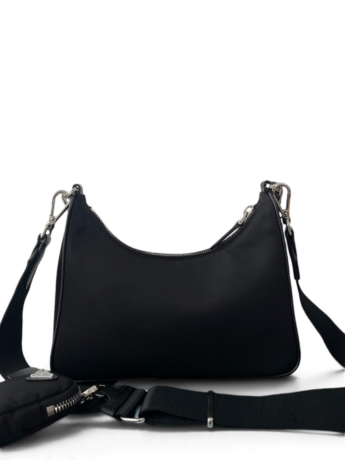 SWORD LUXURY siyah naylon Re-Edition 2005 hobo çanta, gümüş tonlu donanım ve çıkarılabilir askı detaylı.