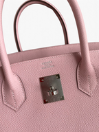 SWORD LUXURY marka pembe Epsom deri Hermès Birkin 30 çanta, gümüş paladyum kilit detayı ile.