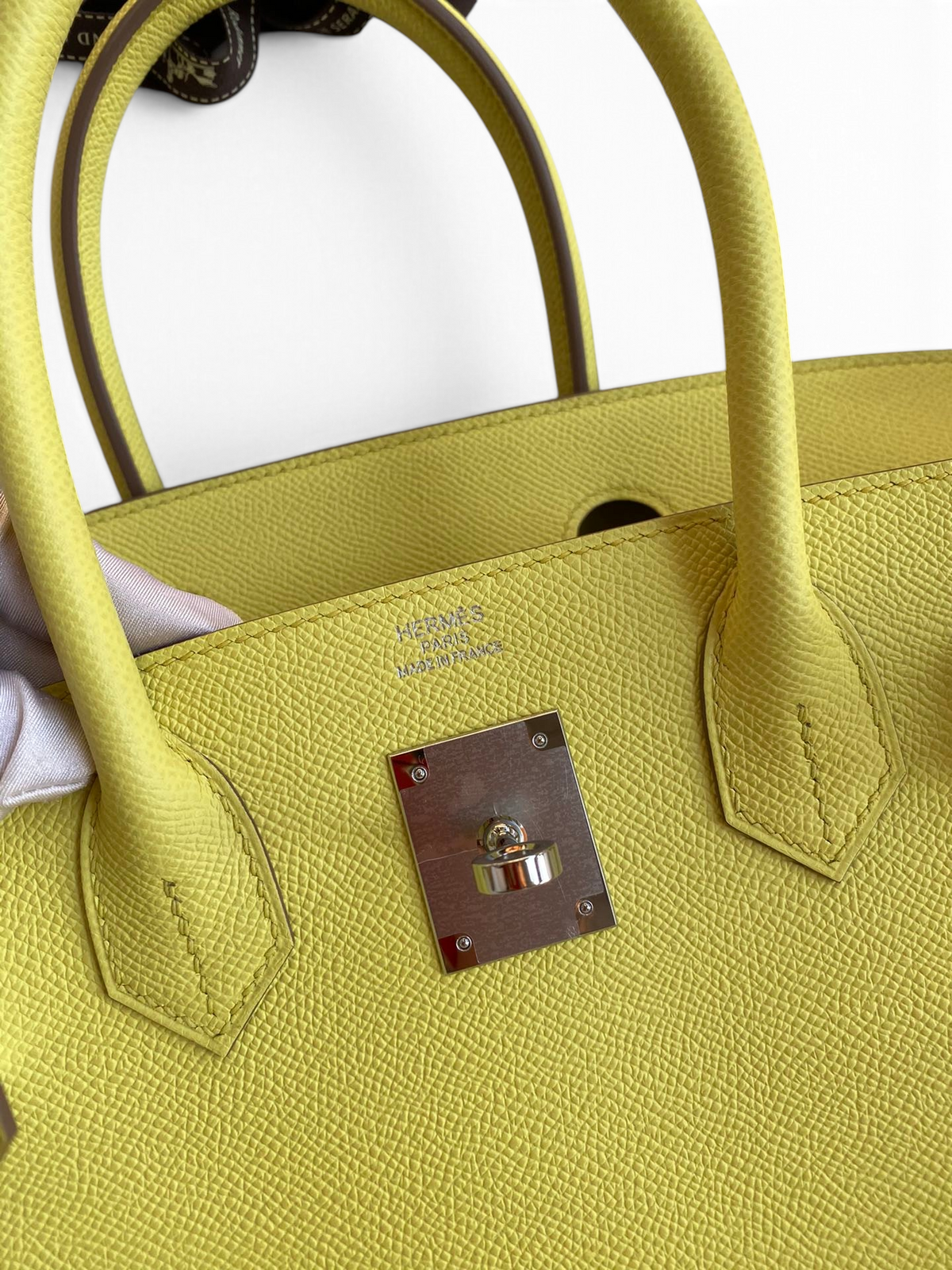 SWORD LUXURY sarı Epsom deri Hermès Birkin 30 çanta, gümüş paladyum donanım ve ikonik kilit detayı ile.