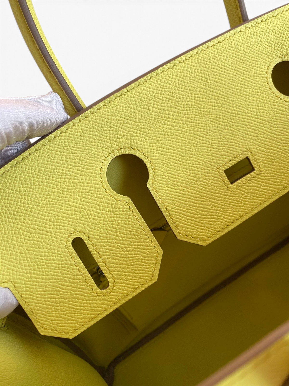 SWORD LUXURY marka sarı Epsom deri Birkin 30 çanta, detaylı dokusu ve kaliteli işçiliği ile iç kısımdan görünüm.
