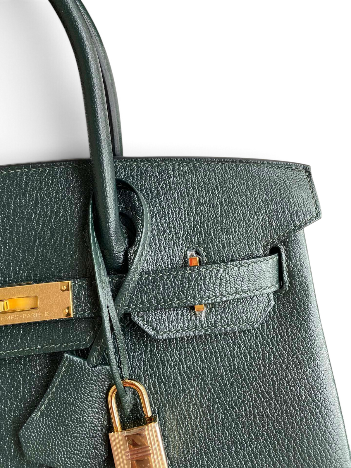 SWORD LUXURY koyu yeşil Togo deri Hermès Birkin 30 çanta, altın kaplama donanım ve ikonik kilit detayı ile.