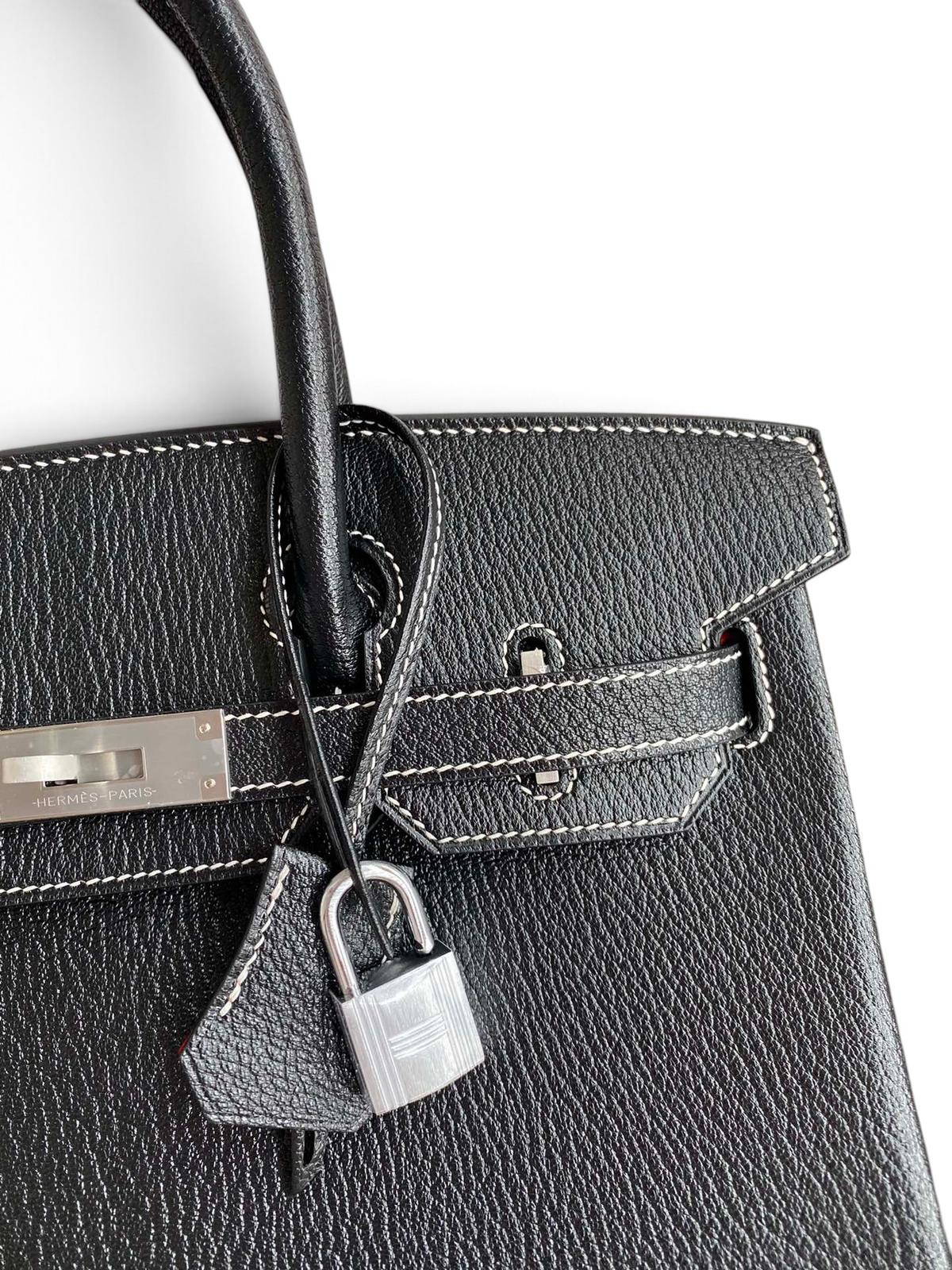 SWORD LUXURY siyah Togo deri Hermès Birkin 30 çanta, gümüş renkli paladyum donanım ve beyaz dikiş detaylı.