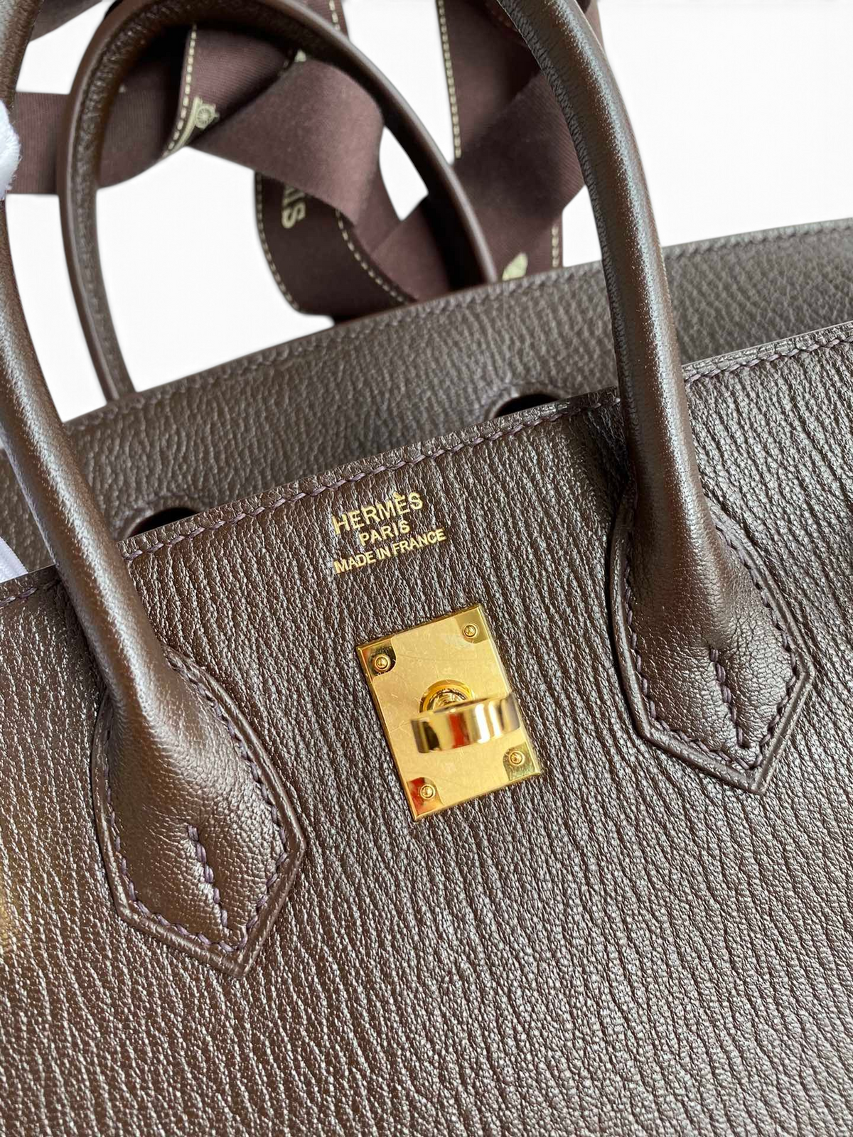 SWORD LUXURY kahverengi Chevre keçi derisi Hermès Birkin 25 çanta, altın donanım ve detaylı el işçiliği ile.