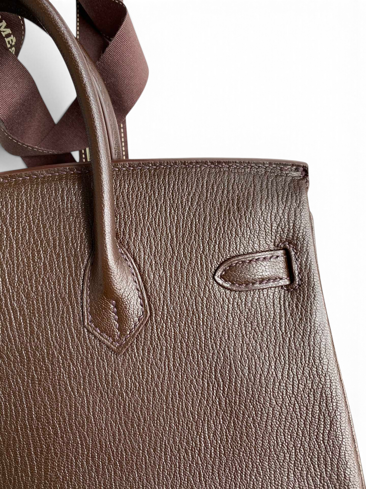 SWORD LUXURY kahverengi Chevre keçi derisi Hermès Birkin 25 çanta detaylı dokusu ve el işçiliği ile.