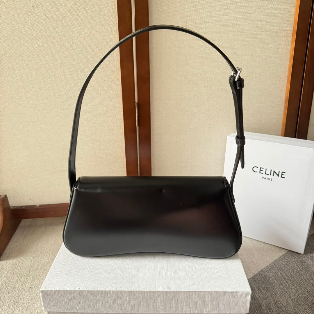 Lola Triomphe Baguette Leather Bag