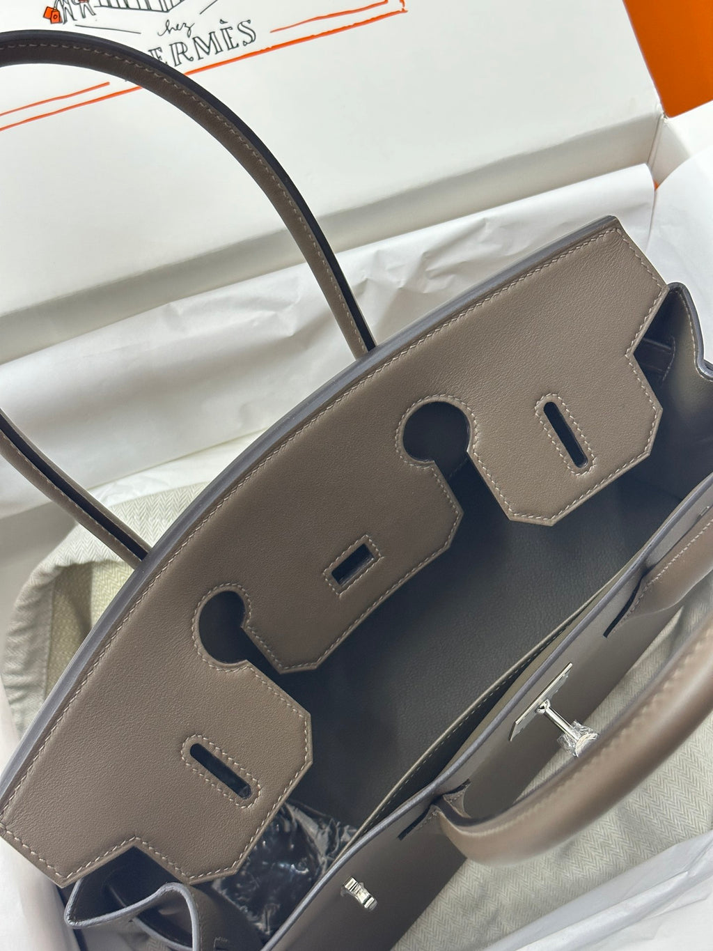 Swift Leather Shoulder Bag 29cm