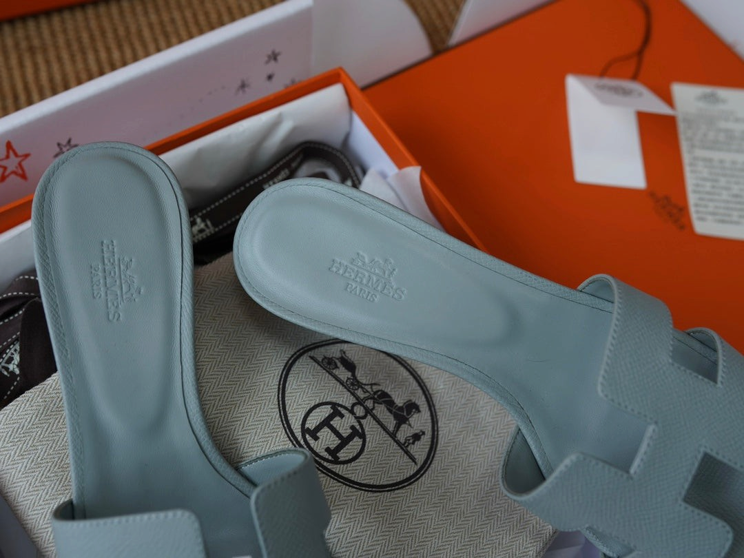 Oasis Epsom Calfskin Heeled Sandals - Grey - View 5