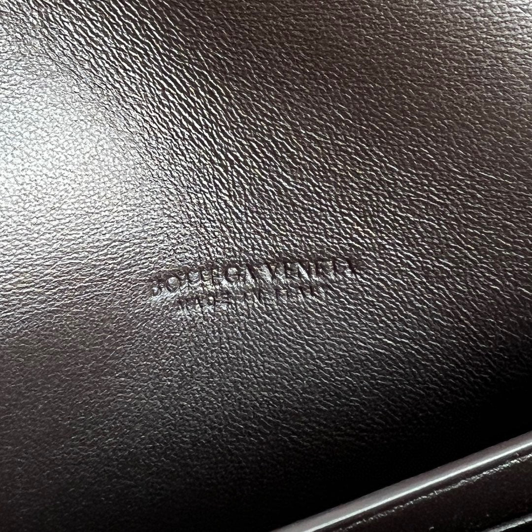 Intrecciato Woven Long Clutch Bag - View 8