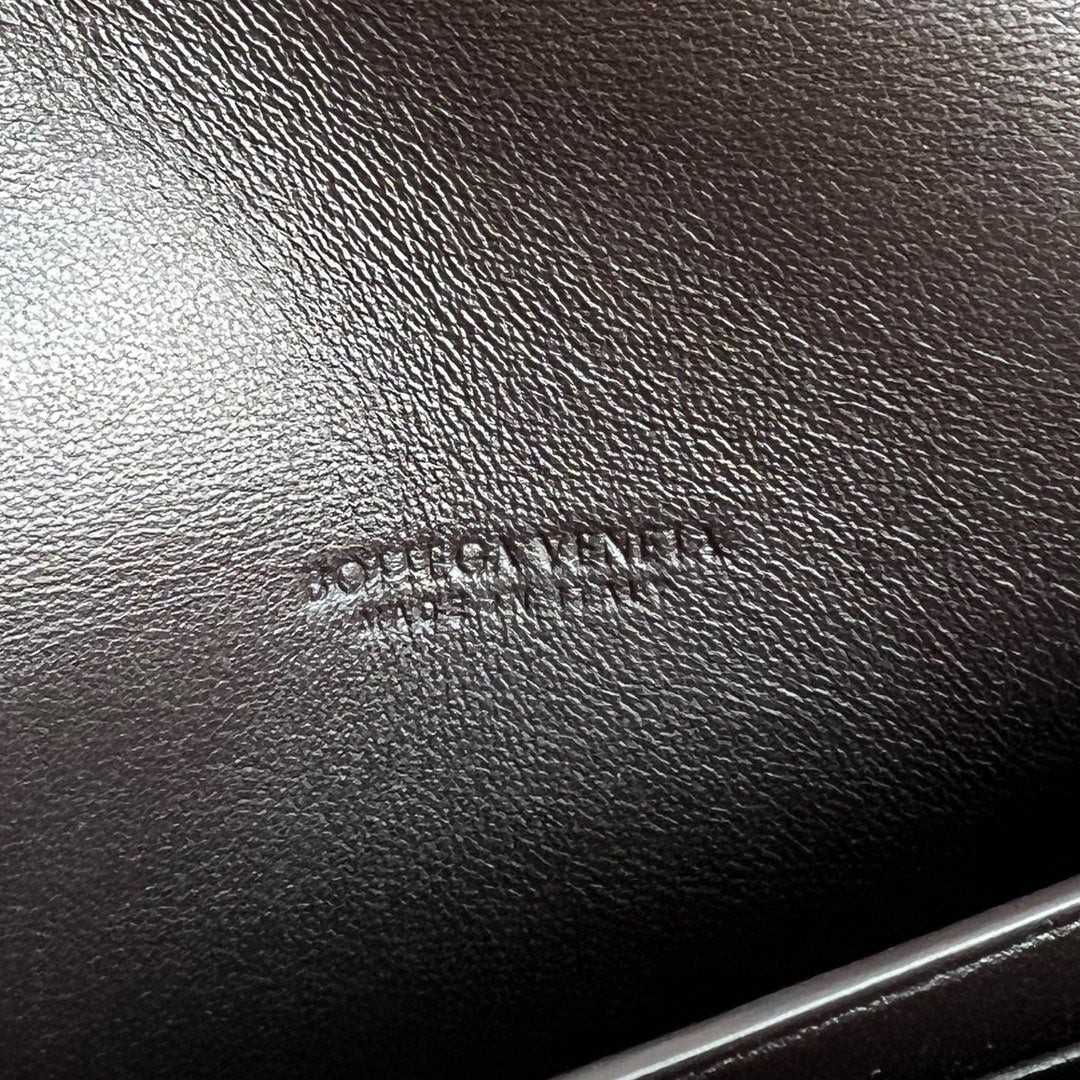 Intrecciato Woven Long Clutch Bag - View 8