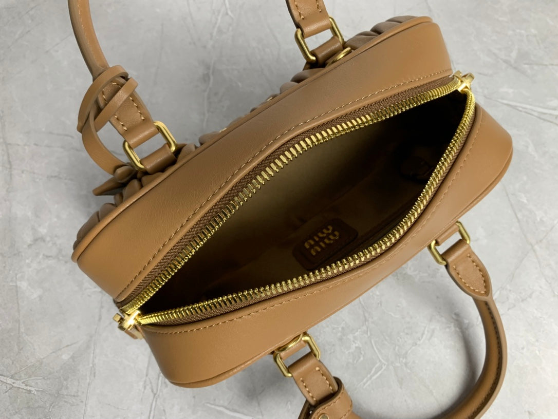 Matelassé Bowling Bag - View 9