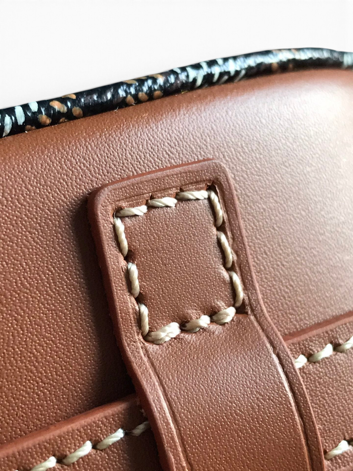 SWORD LUXURY Belvédère II messenger bag showing close-up of brown leather trim with white contrast stitching
