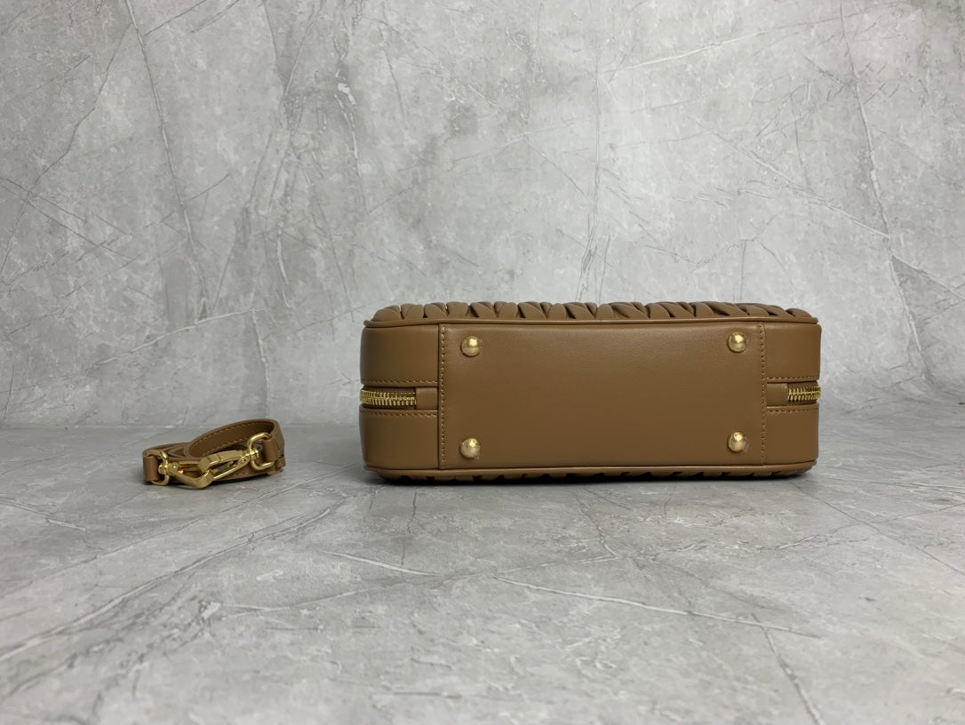 Matelassé Bowling Bag - View 4